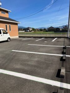 駐車場　ライン引き