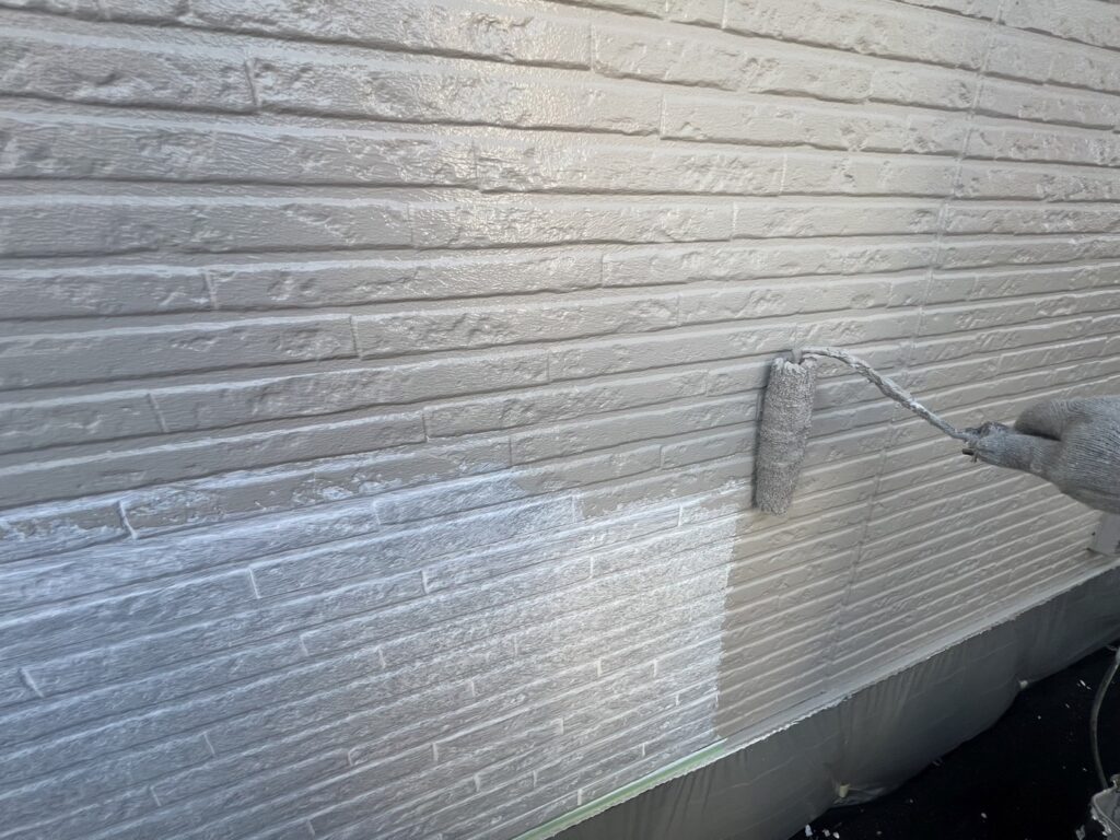 外壁塗装の中塗り