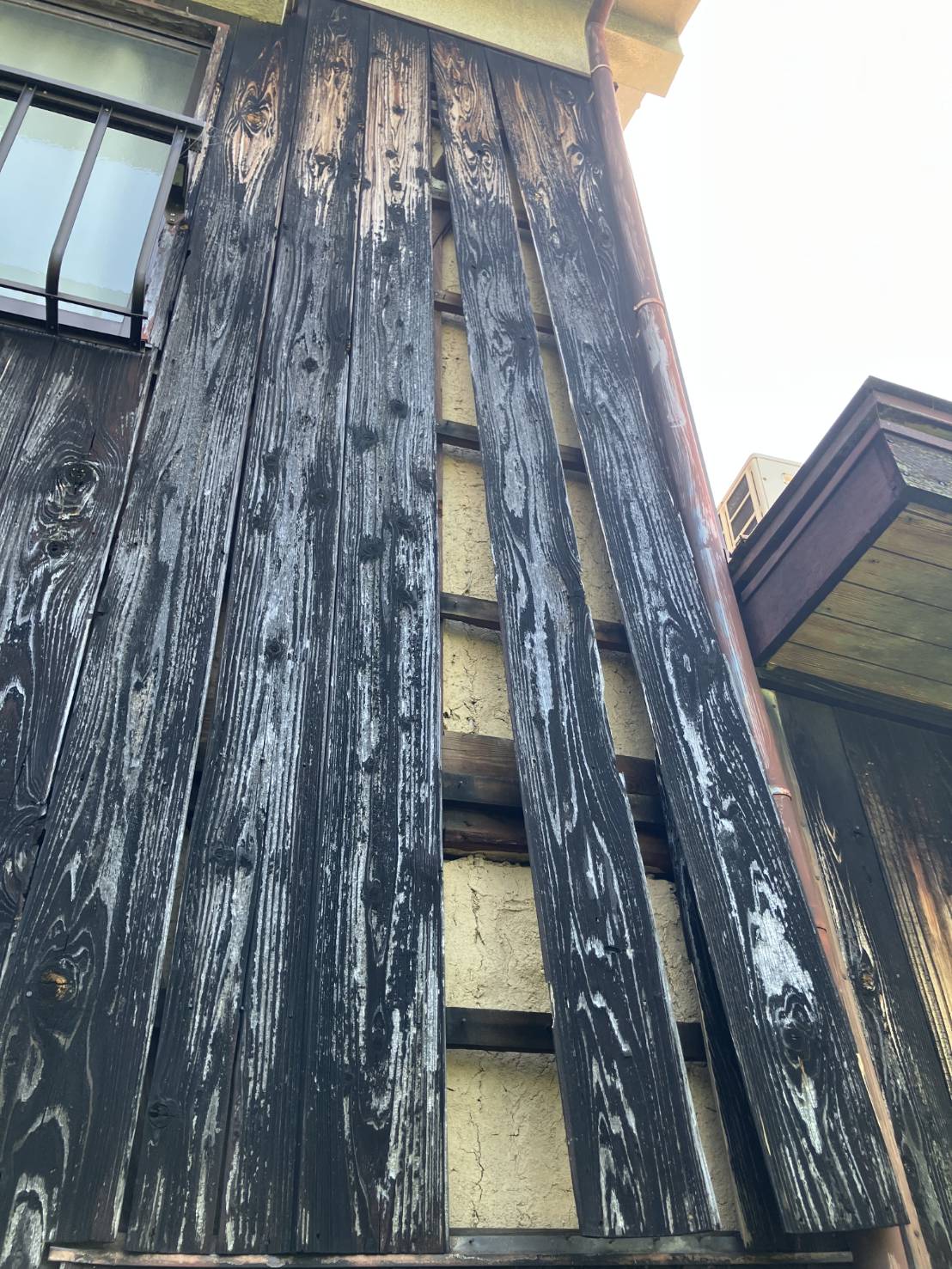 外壁 焼杉張り替え