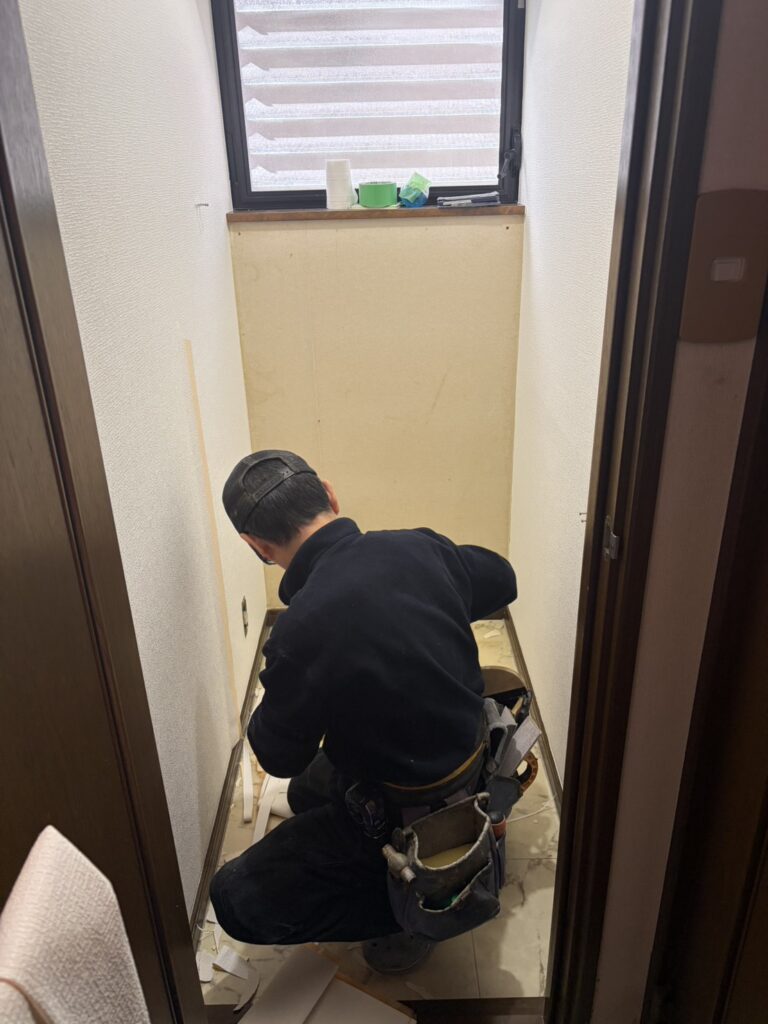 トイレリフォーム　クロス張り替え