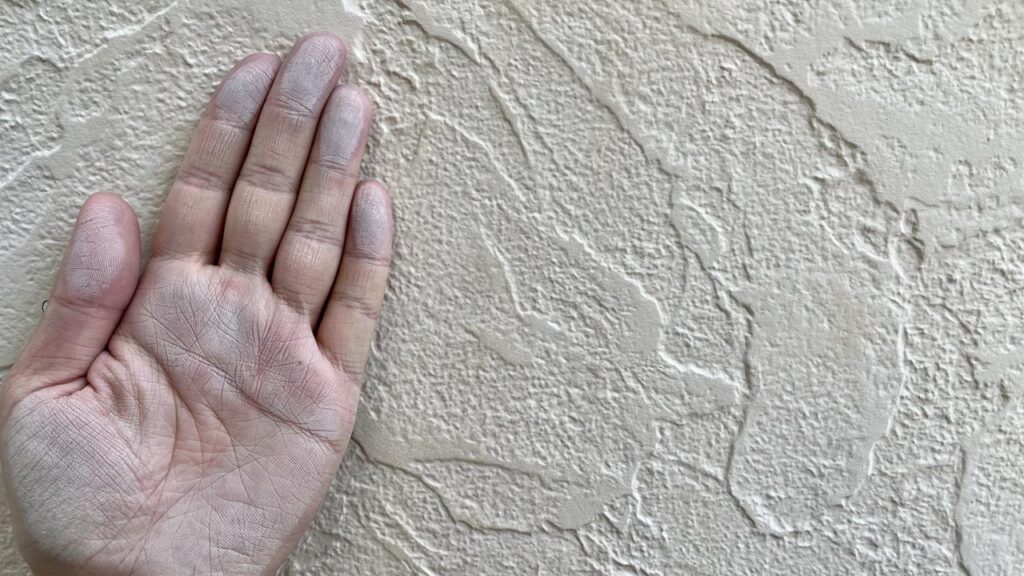 チョーキングが発生している外壁の画像