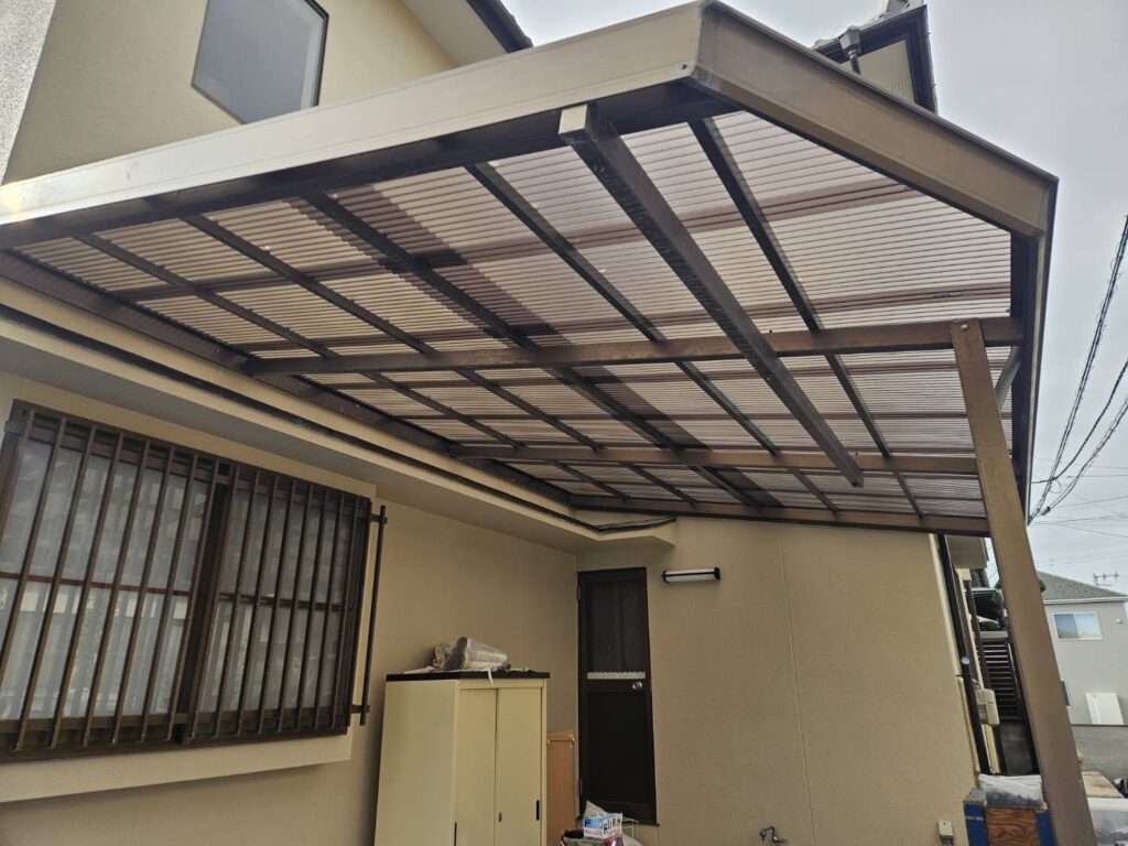 外壁塗装　波板屋根張り替え