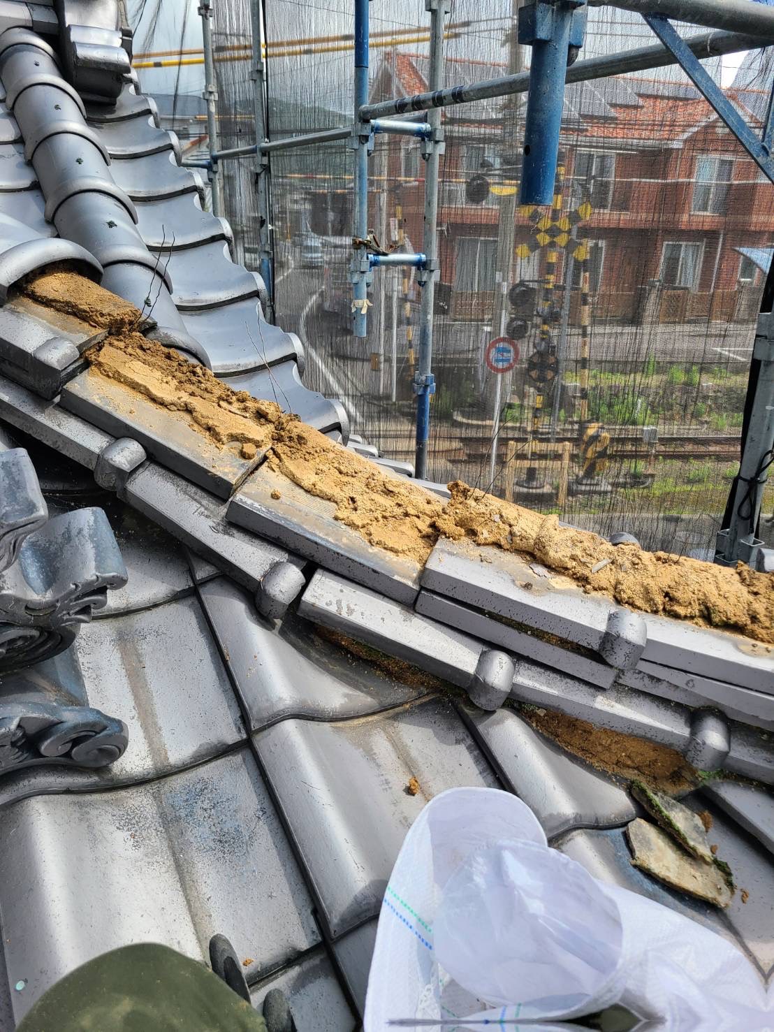 屋根瓦　点検補修