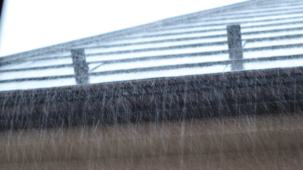 雨天時の屋根の画像