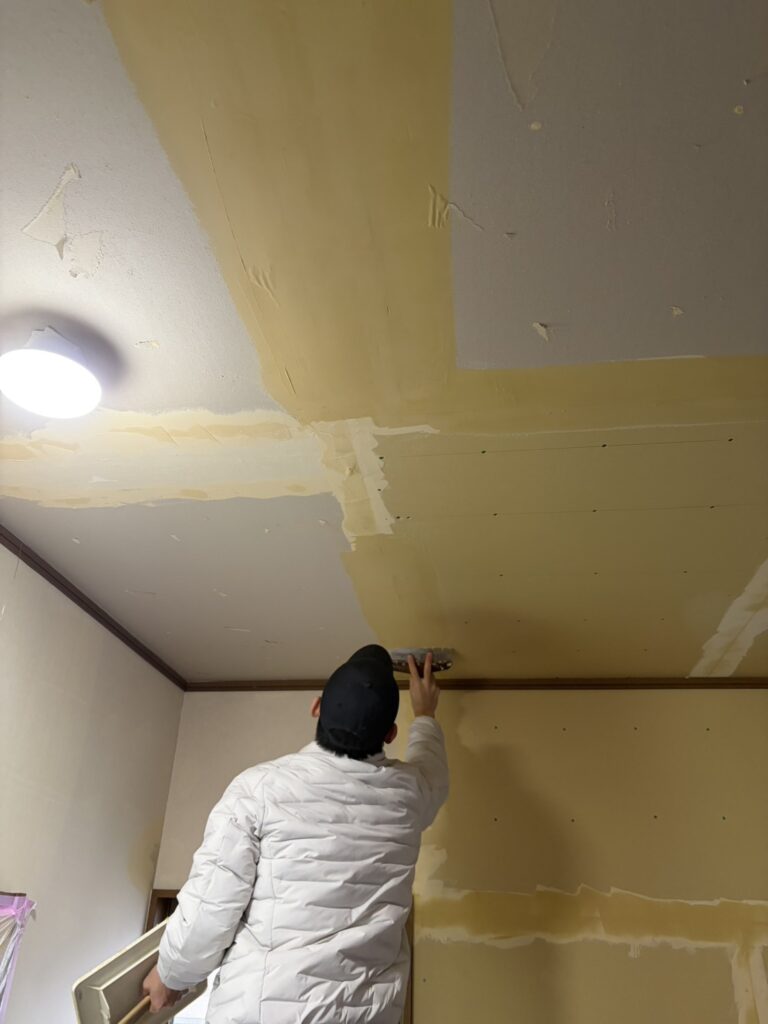 クロス下地処理　パテ