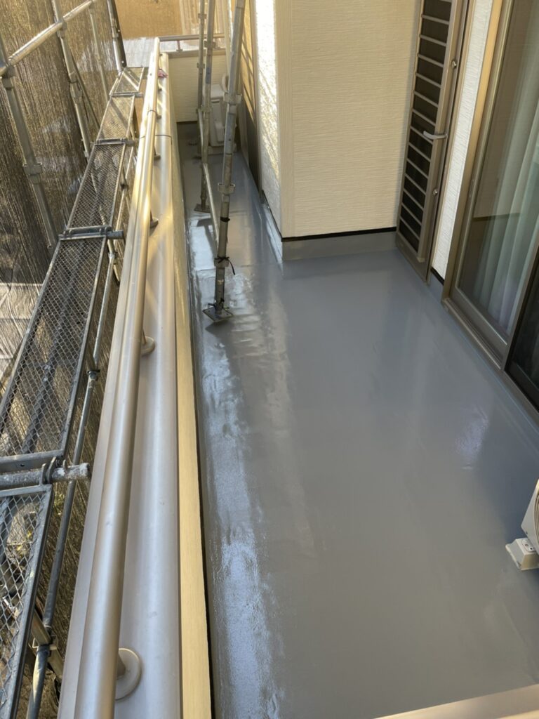 外壁塗装　ベランダFRP防水
