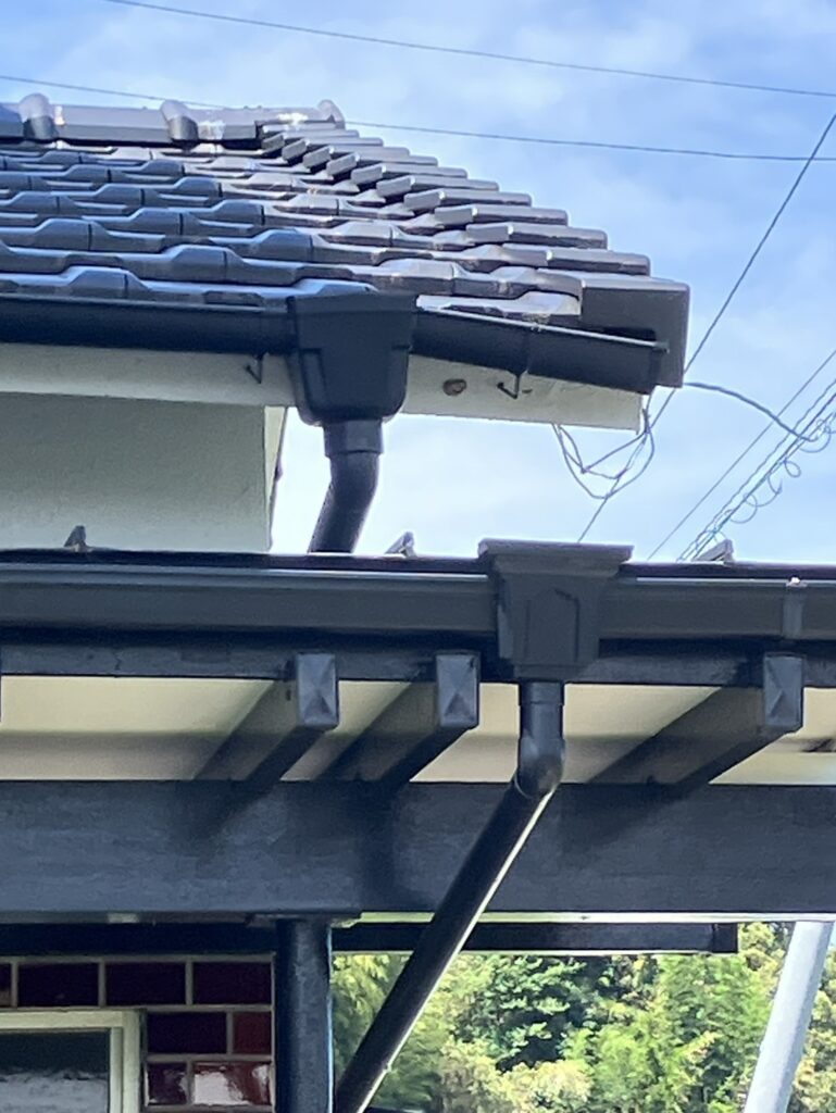 雨樋　傾き補修