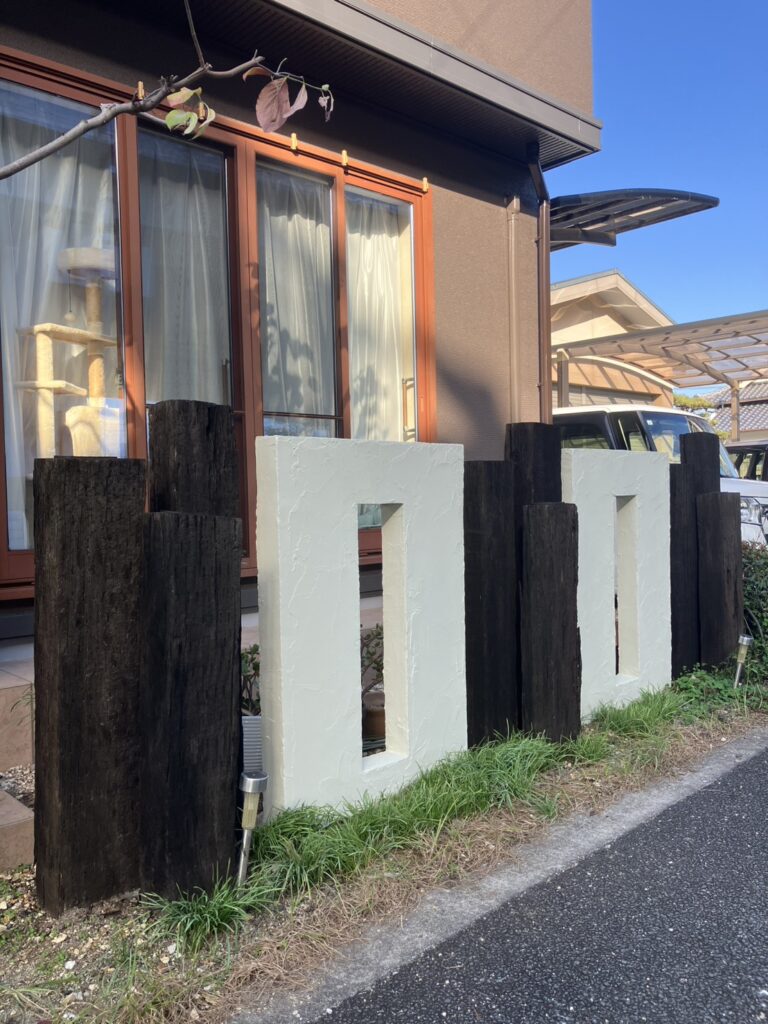 外構　木製枕木　塗装　木製の風合いをそのまま残す浸透性タイプのキシラデコールで