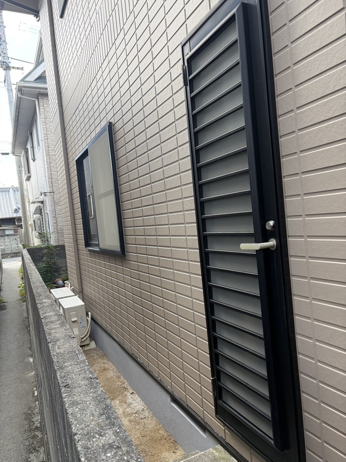 勝手口網戸張り替え