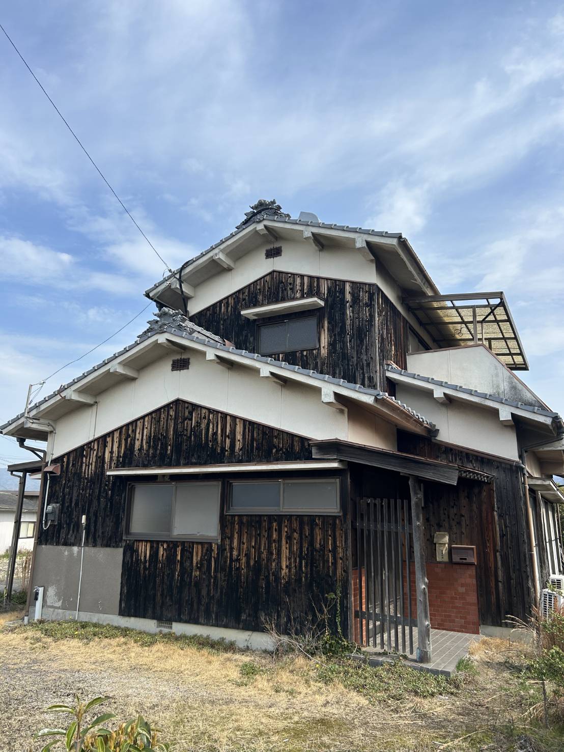 焼杉張り替え ビフォーアフター 透湿防水シートも新設