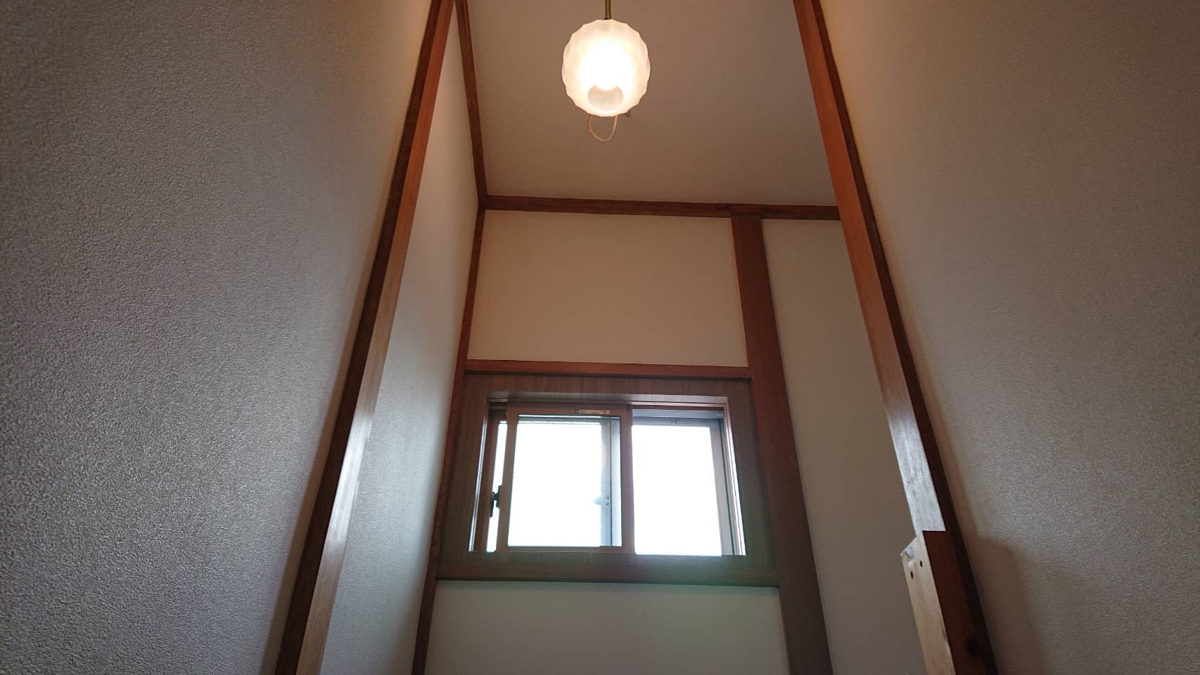 クロス貼り換え 階段部