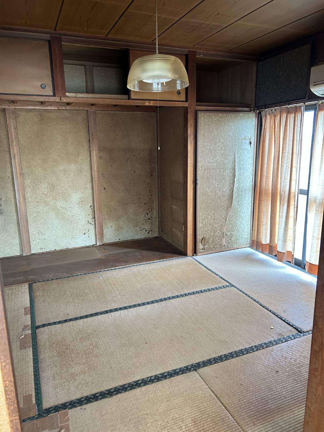 繊維壁にクロスばりをします。石膏ボード張り→クロス張り
