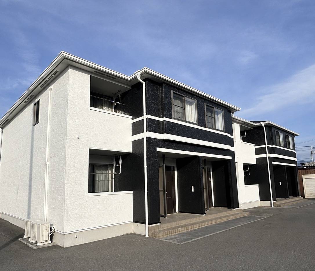 愛媛県松山市 アパート 屋根塗装 外壁塗装 ビフォーアフター ホワイト ブラック
